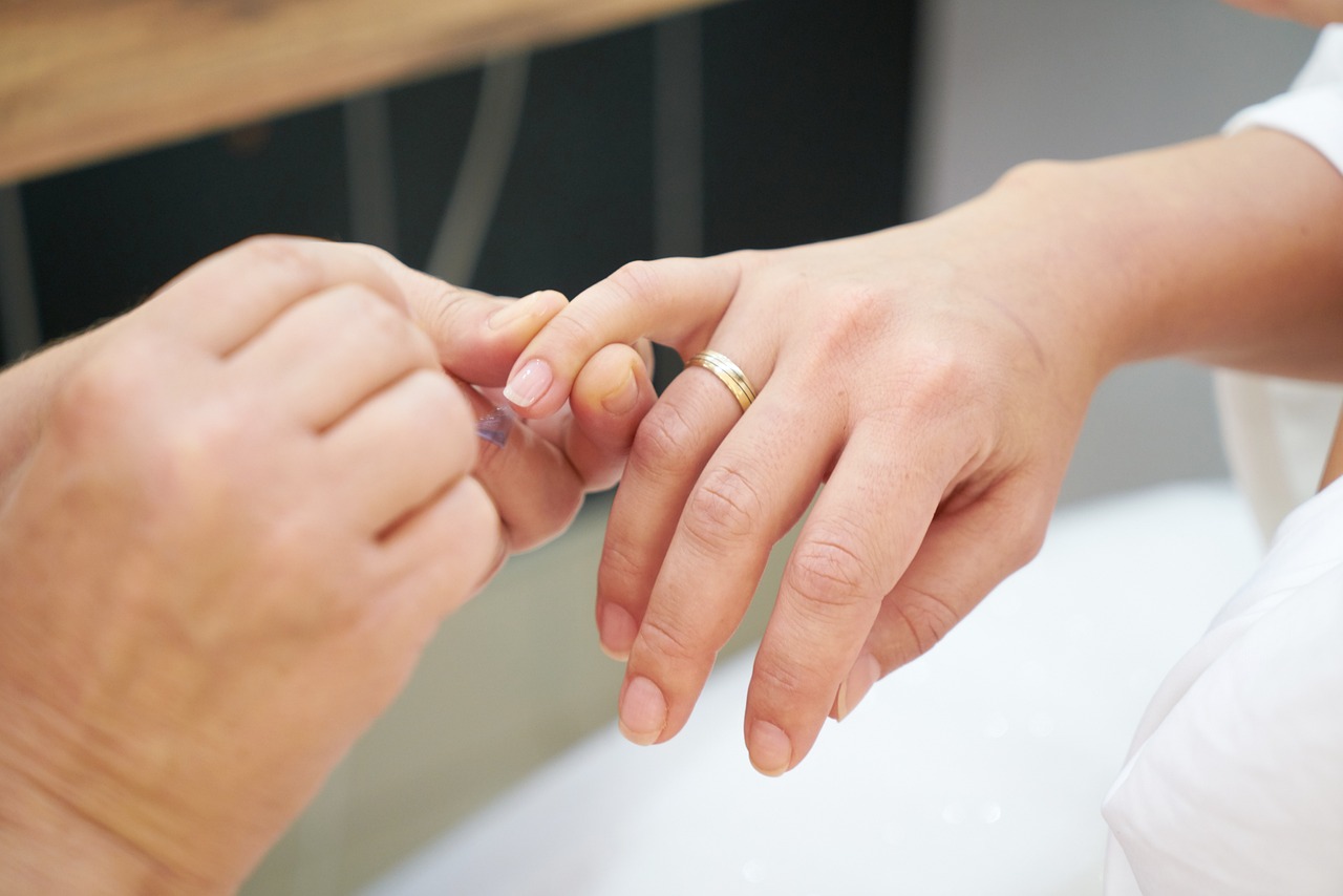 皮膚科推奨の美容液で自宅用に人気の製品は？